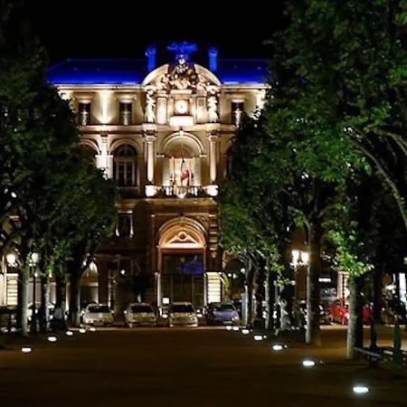 Hébergement de vacances Escapade Du Roi Henri Iv A Entierement Privee 6 Personnes & Bebe Avec Spa, Brasero & Piscine Ideale Vacances, Week-end, Repos Ou Teletravail Pau