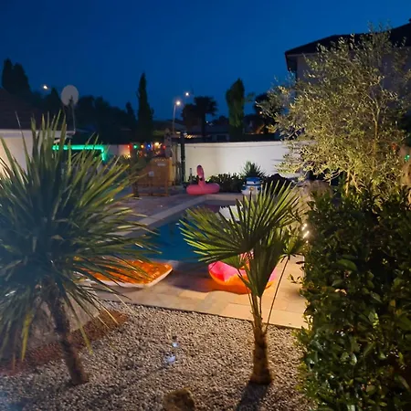 Escapade Du Roi Henri Iv A Maison Entierement Privee 6 Personnes & Bebe Avec Piscine, Spa, Brasero & Plancha Ideal Vacances, Week-end, Repos Ou Teletravail