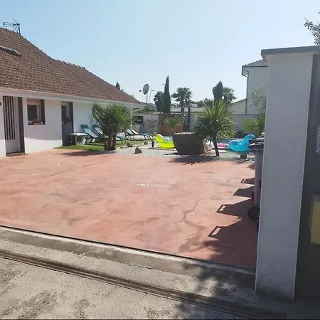 Σπίτι διακοπών Escapade Du Roi Henri Iv A Maison Entierement Privee 6 Personnes & Bebe Avec Piscine, Spa, Brasero & Plancha Ideal Vacances, Week-end, Repos Ou Teletravail Pau
